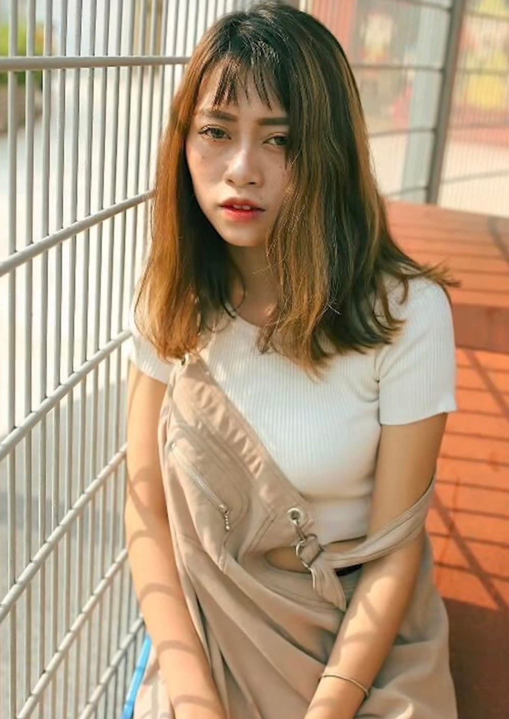 Lúc đó mình rất sợ. Sau đó, bác sĩ tìm cách đắp da khác. Tuy nhiên, mũi sau đó cũng không hoàn thiện khiến mình phải sống với 1 vết thẹo trong mũi suốt 2 năm. Sau đó, mình phải đi sửa lần nữa, rất may là cũng thành công". Việt Phương Thoa chia sẻ.