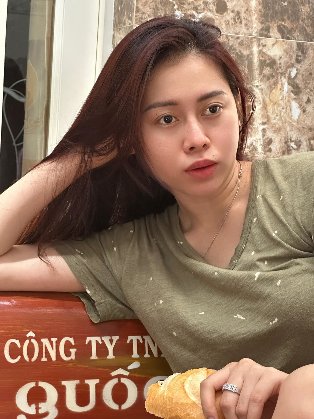 Tại các sự kiện, Việt Phương Thoa ghi điểm ngoài thần thái gương mặt cuốn hút còn ghi điểm bởi vóc dáng chuẩn và gu thời trang trẻ trung.