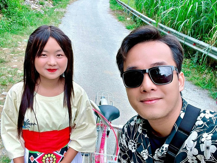 Cách đây ít lâu, dân mạng không khỏi xôn xao khi Phúng Phính Hà Giang đã trở thành người mẫu độc quyền của một đơn vị kinh doanh.