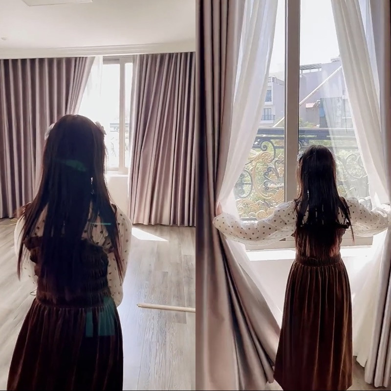 Không những vậy, Phúng Phính Hà Giang còn được mua tặng cho một chiếc iPhone 14 vô cùng giá trị. Cô bé còn rất thích thú khi được tặng không ít đồ trang điểm, quần áo và phụ kiện mới.