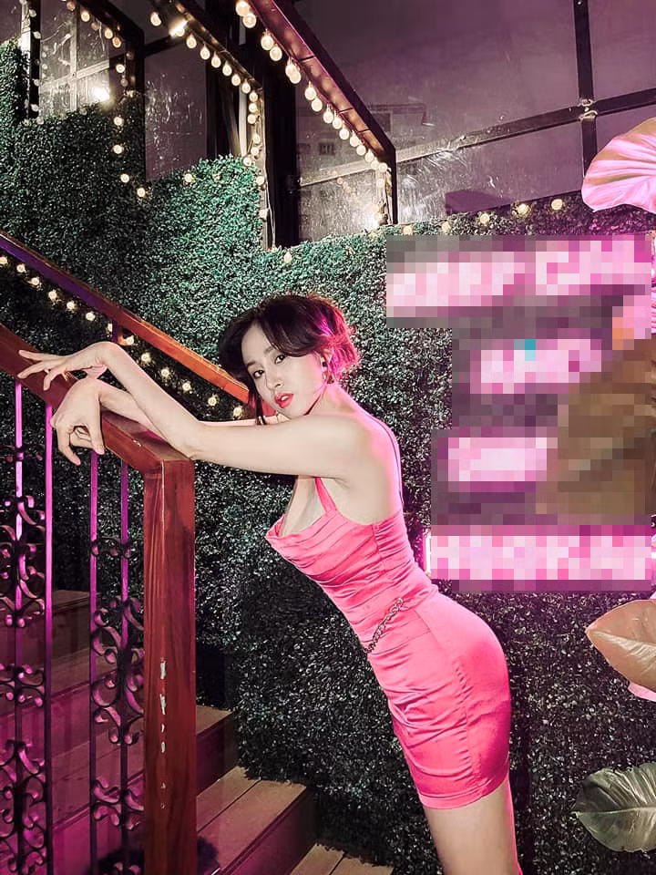 Thậm chí, một số còn đồn đoán việc bà Tưng có dự định quay trở lại showbiz, quay lại với thị phi, cố làm dậy sóng dư luận với những bộ ảnh gợi cảm hút mắt.