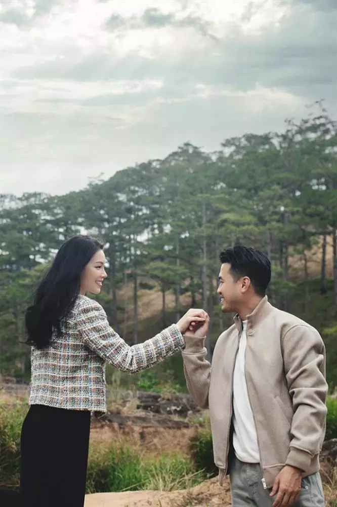 Dân mạng cũng tấm tắc khen, chuẩn bị làm dâu hào môn có khác, dù là diện bikini nhưng Linh Rin cũng chọn trang phục càng kín càng tốt.