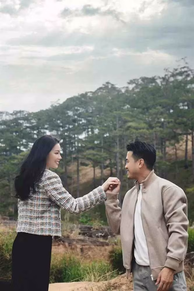 Dân mạng cũng tấm tắc khen, chuẩn bị làm dâu hào môn có khác, dù là diện bikini nhưng Linh Rin cũng chọn trang phục càng kín càng tốt.