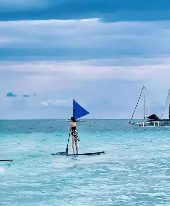 Trên trang cá nhân, hot girl Linh Rin đã khoe những shoot hình tình tứ bên hôn phu.