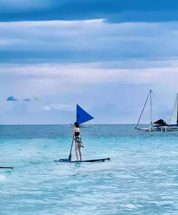 Trên trang cá nhân, hot girl Linh Rin đã khoe những shoot hình tình tứ bên hôn phu.