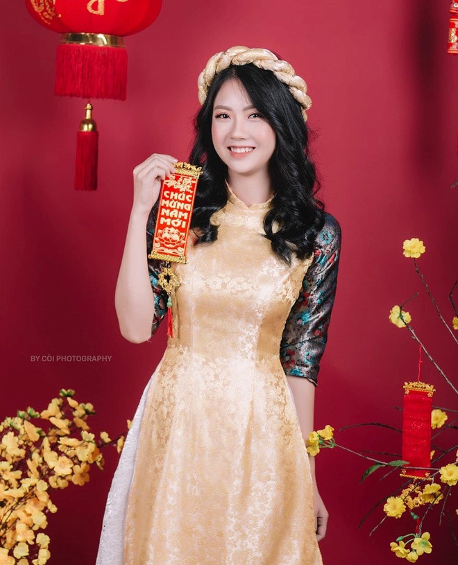 Cụ thể, Thùy Linh chia sẻ: "Đó là lần đầu tiên được gọi là cô, cảm giác hạnh phúc lâng lâng. Từ lần đầu tiên ấy mình biết bản thân phải luôn nỗ lực, cố gắng để có thể hoàn thành tốt công việc, trở thành một giáo viên giỏi. Khi trở thành cô giáo mầm non, mình đã học được rất nhiều điều đáng quý. Mình trở nên nhẹ nhàng hơn, biết cách quan tâm bản thân và những người xung quanh".