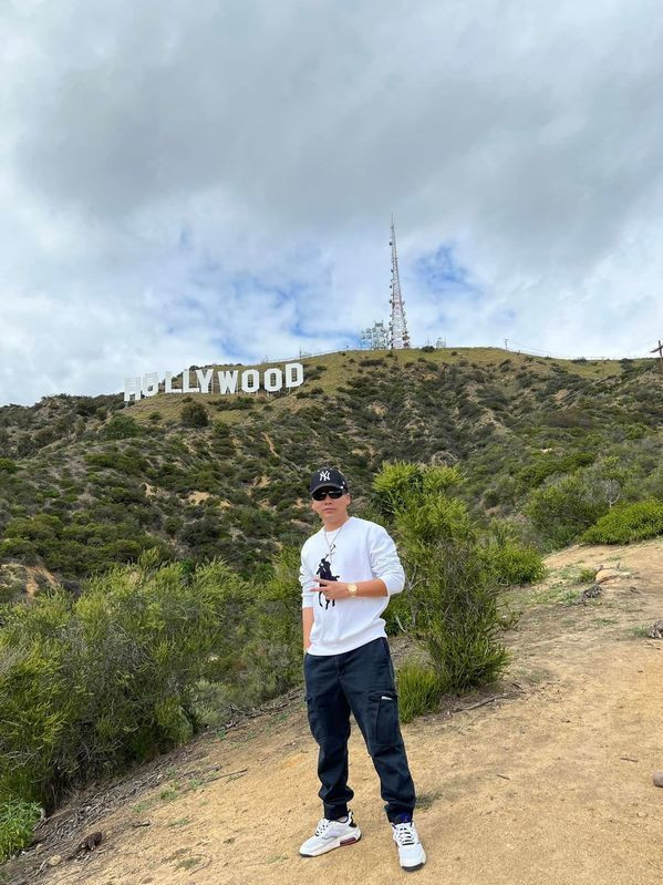 Từ khi xuất hiện đến nay, Khoa Pug vẫn gây bão khắp mạng xã hội về độ chịu chi. Anh chàng không tiếc xuống tay hơn 7 tỷ đồng mua lại một nhà hàng tại Mỹ để thiết kế lại.