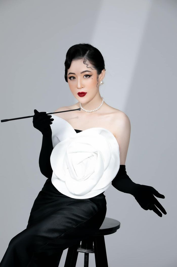 Hiện tại, ngoài công việc MC thời tiết, Thanh Tâm còn thử sức với nghề mẫu ảnh, đóng MV và kinh doanh một thương hiệu thời trang do chính mình thiết kế.