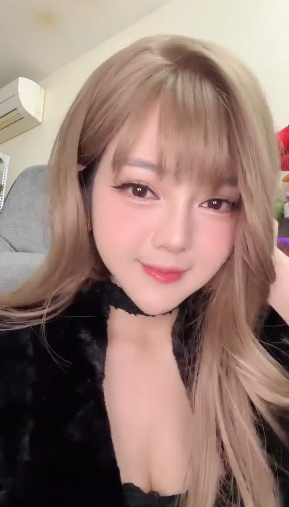 Không chỉ gây ấn tượng bởi sự trở lại đầy ngoạn mục, mà hình ảnh của Trang Bít Tết trong lần tái xuất này khiến nhiều người không khỏi bất ngờ.