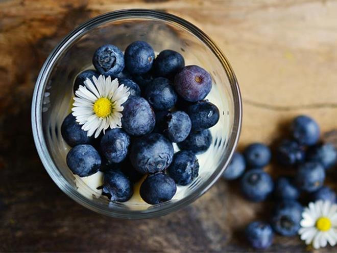 Việt quất: Quả việt quất rất giàu phenol, flavonoid và polyphenol có đặc tính kháng khuẩn cực mạnh, giúp chống lại các vi khuẩn gây ra các bệnh liên quan tới hệ tiêu hóa.