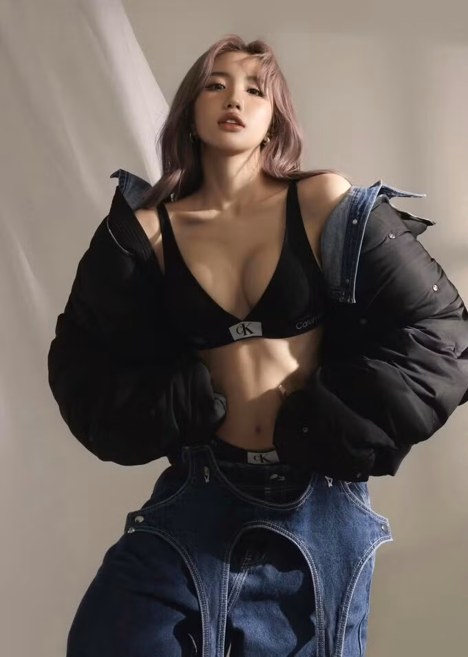  Huyền 2k4 không phỉa là gương mặt xa lạ với đông đảo khán giả. Theo đó, cô là hot girl nổi tiếng từ rất sớm với nhan sắc xinh đẹp, thân hình "cực phẩm" cùng với những video triệu view.