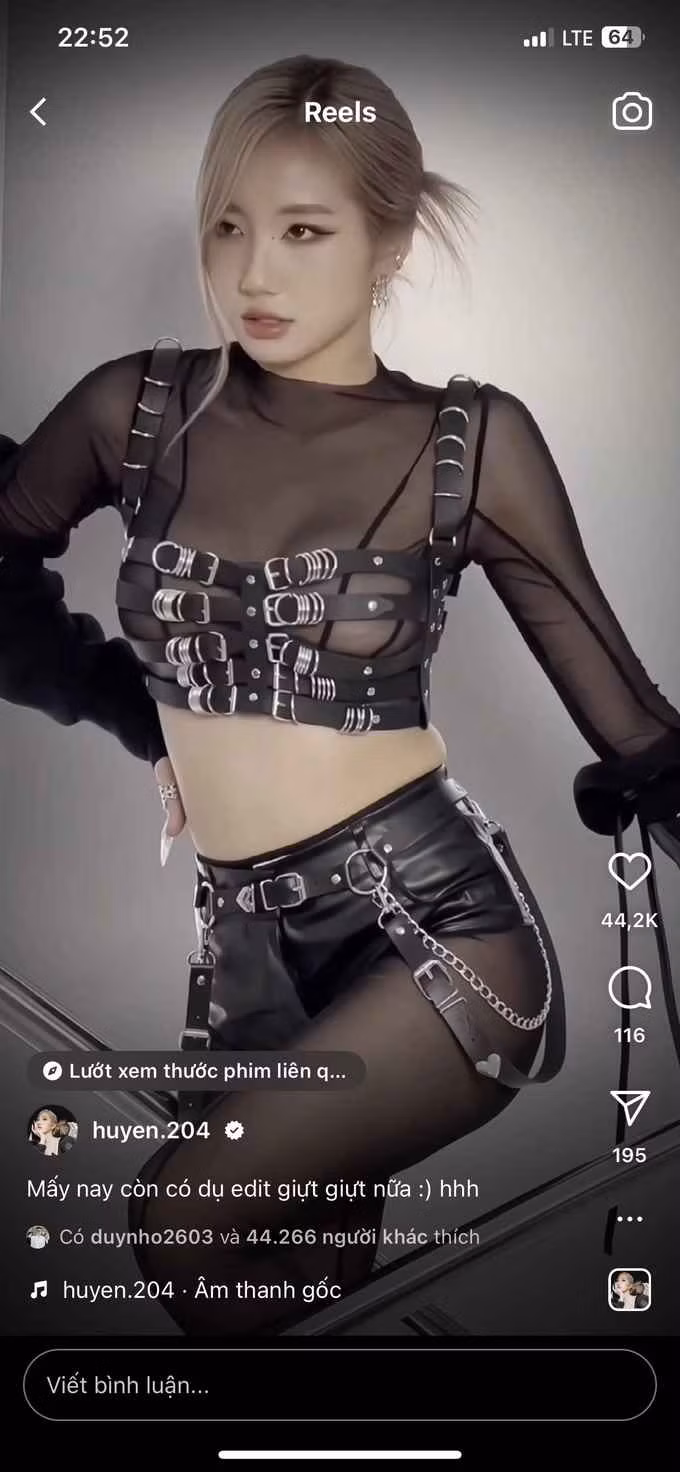 Mới đây, Huyền 2k4 tiếp tục khiến dân mạng "đứng ngồi không yên" khi khoe trọn được lợi thế hình thể với 3 vòng chuẩn chỉnh.