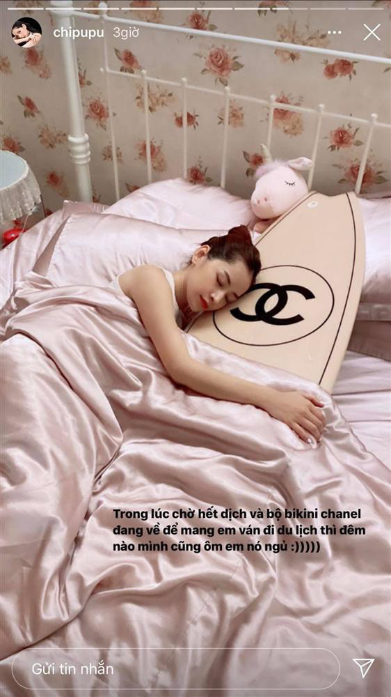 Tuy nhiên, ngay khi biết được, Ngọc Trinh đã không ngần ngại chuyển cho Chi Pu 100 triệu để giúp cô em thân thiết mua được chiếc ván.