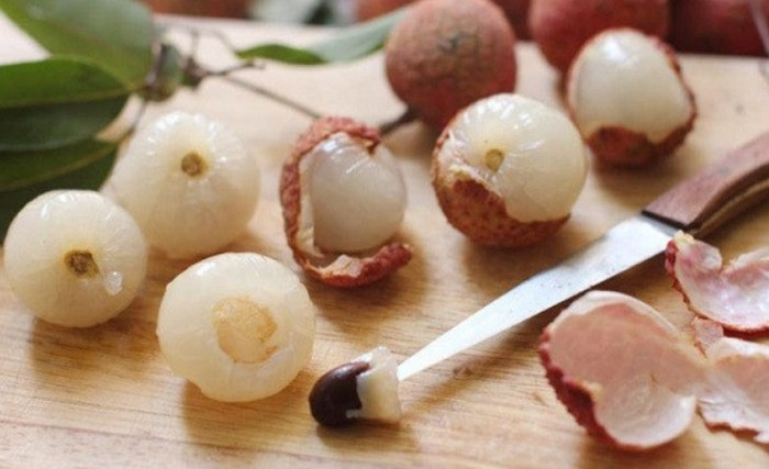 Vải là món ăn thích thú của nhiều người bởi độ ngọt của nó. Đặc biệt là vào mùa hè, được thưởng thức quả vải quả là không gì bằng.