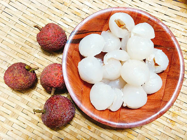 Không chỉ ăn ngay, vải còn là thứ quả có thể pha khá nhiều loại nước được nhiều các bạn trẻ yêu thích.