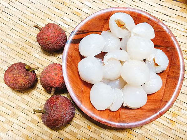 Không chỉ ăn ngay, vải còn là thứ quả có thể pha khá nhiều loại nước được nhiều các bạn trẻ yêu thích.