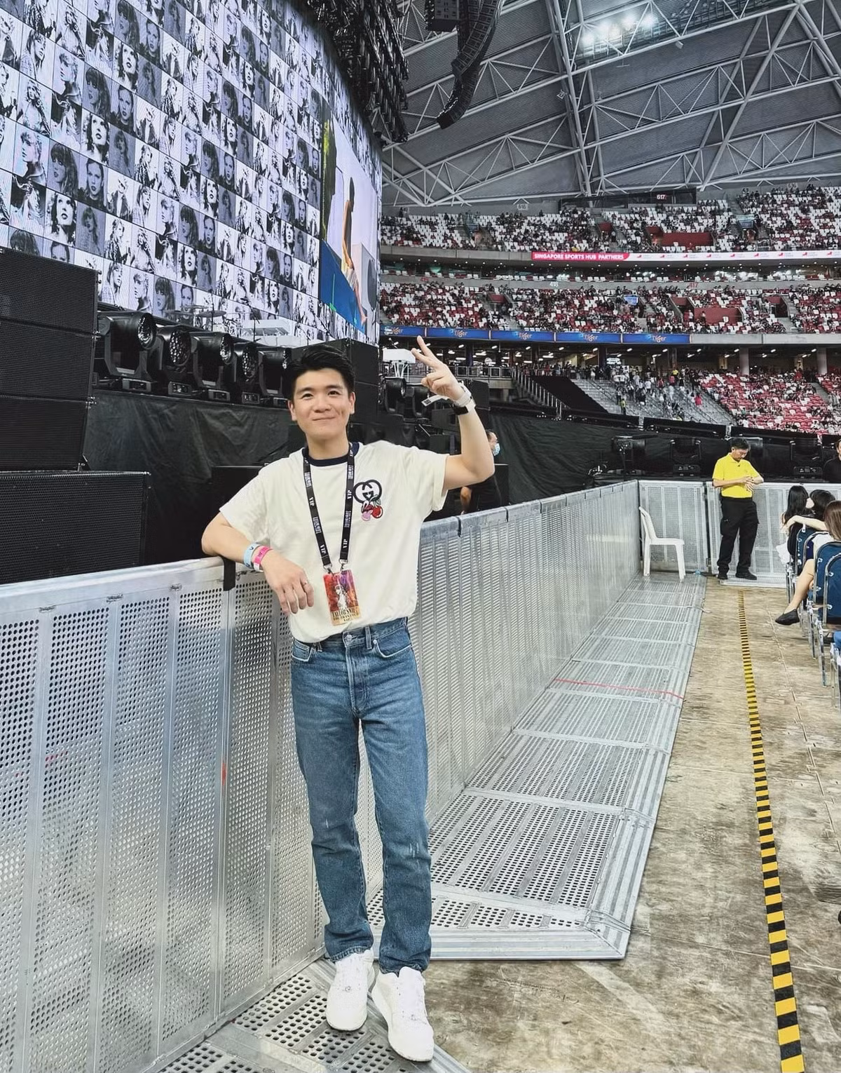 The Eras Tour - tour diễn của Taylor Swift ở Singapore kéo dài từ 2/3 đến 9/3 đang là sự kiện thu hút sự chú ý của công chúng, đặc biệt là người mê âm nhạc Âu Mỹ ở Đông Nam Á. Phó Chủ tịch HĐQT - Phó Tổng Giám đốc SHB Đỗ Quang Vinh (sinh năm 1989) cũng là một trong số đó.