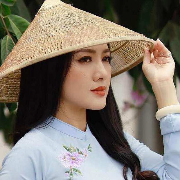 Dù Nguyễn Huỳnh Diệu Linh là nhân vật chính nhưng mọi sự quan tâm của dân tình đều đổ dồn vào nữ BTV VTV Hoài Anh.