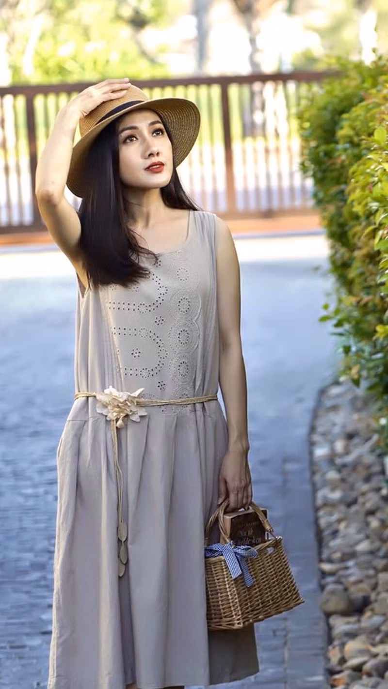 BTV Hoài Anh (SN 1980) là gương mặt quen thuộc với khán giả cả nước. Cô được mọi người yêu mến bởi lối dẫn duyên dáng, chất giọng truyền cảm cùng vẻ đẹp mặn mà theo thời gian.