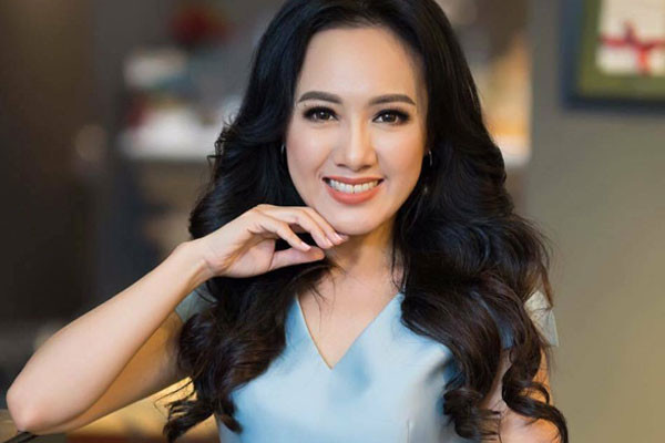 Nhan sắc của BTV Hoài Anh chẳng có nhiều thay đổi sau ngần ấy năm.