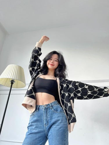 Những hình ảnh diện trang phục có chút hở hang, khoe vóc dáng nuột của Hàn Hằng xuất hiện thường xuyên trên MXH.