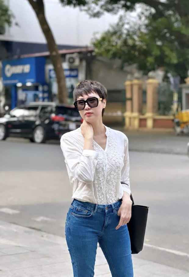 Nhưng điều đáng chú ý nhất chính là cách cô Mai Đoàn tích cực phản hồi lại các bình luận chúc mừng lên chức rất gì và này nọ.