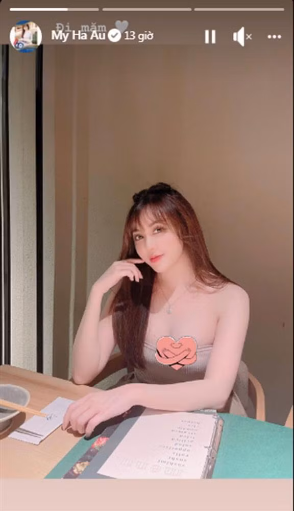 Kèm theo đó người đẹp đăng tải loạt caption thả thính: "Em bé của ai đây?", "Đã đến lúc kết thúc sự độc thân này quá lâu rồi phải không ạ?".