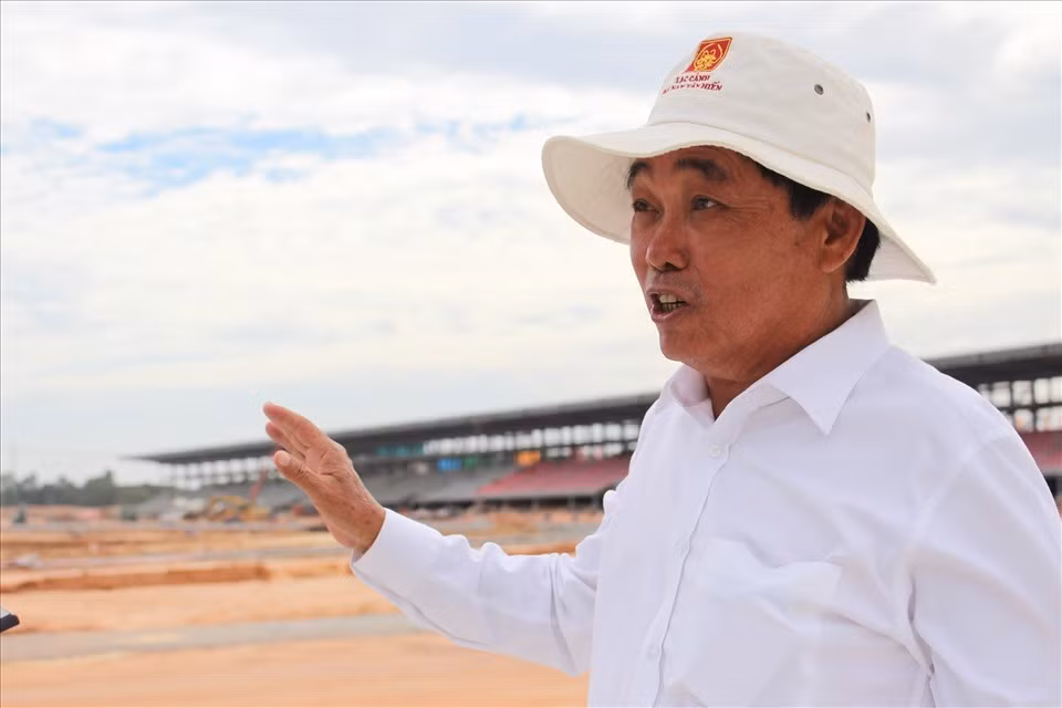 Đây là tài khoản có tích xanh duy nhất, chồng nữ CEO khu lịch Đại Nam thường dùng để chia sẻ các bài viết về phật pháp. Các facebook có hàng trăm nghìn lượt follow mang tên ông đều là giả mạo.