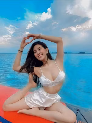 Trước sự việc này, hot girl Sài thành - Võ Ngọc Trân đã có màn đáp trả cực "gắt trên trang cá nhân.