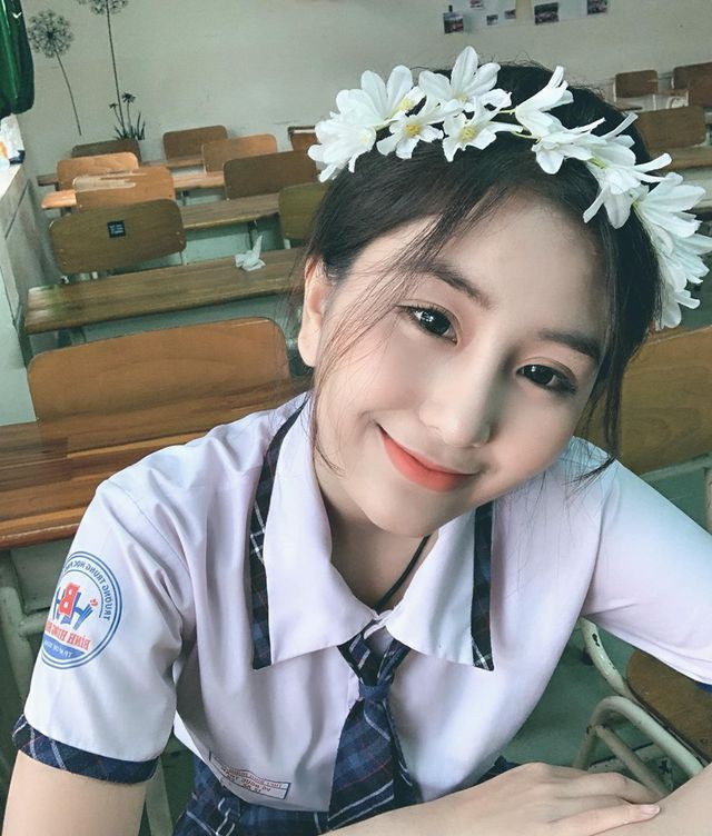 Võ Ngọc Trân không ít lần đốt mắt dân tình bằng những bức ảnh trên trang cá nhân của mình.