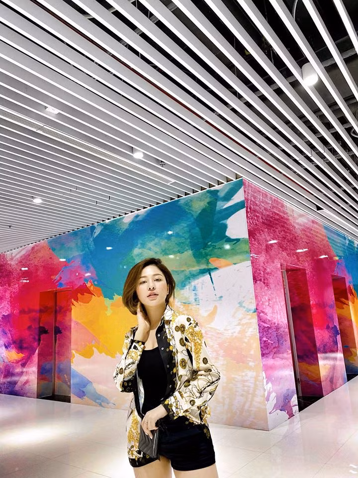 Trong dịp nghỉ lễ 30/4-1/5 vừa qua, hot girl Trâm Anh bị nghi lên Đà Lạt nghỉ dưỡng cùng và được bạn trai tin đồn đưa đón bằng siêu xe có giá trên chục tỷ đồng.