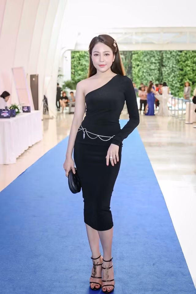 Bởi trước đó, Trâm Anh tiết lộ cô vẫn đang chưa có người yêu và có cuộc sống độc thân khá vui vẻ, thoải mái sau khi Nam tiến.