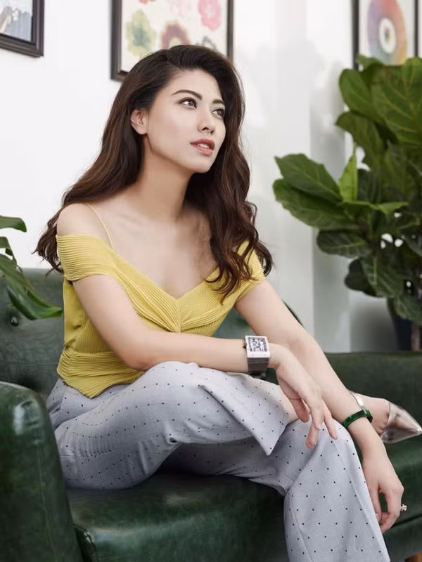 Bởi nếu ai biết thì Dương Ngọc Trinh không chỉ là một người phụ nữ xinh đẹp, thông minh, sắc sảo mà còn là đại gia giàu nứt đố đổ vách.