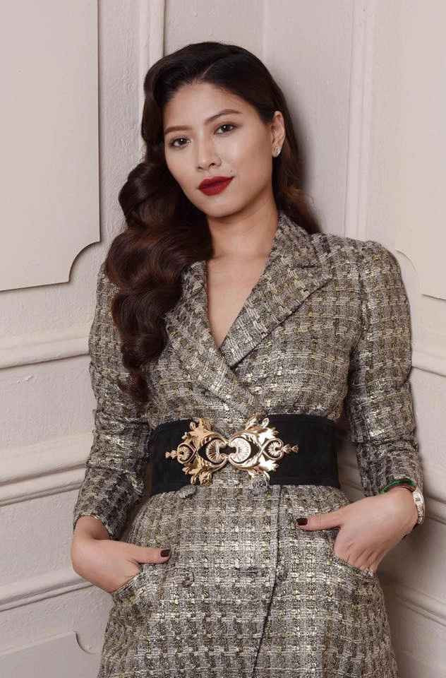 Trong bộ sưu tập đồ hiệu của nữ BTV chẳng thiếu thương hiệu xa xỉ nào từ Chanel, LV, Prada, Fendi... Dễ thấy như chiếc ba lô dây rút từng được nữ BTV diện đến từ thương hiệu Louis Vuitton có giá khoảng 3.000 USD (gần 70 triệu đồng).