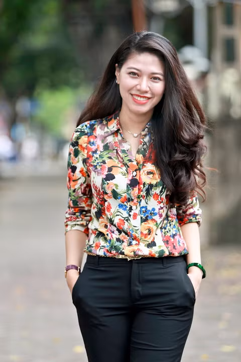 Ngọc Trinh cũng sở hữu đồng hồ hiệu Richard Mille - hãng xa xỉ chỉ có tại 10 quốc gia trên thế giới, được nạm kim cương, đá quý, viền làm bằng vàng trắng có giá trị sương sương khoảng 3 tỷ đồng. Hay chiếc đồng hồ Patek Philippe dành cho giới quý tộc, tinh hoa trên thế giới cũng có giá hàng tỷ đồng chứ không phải dạng vừa.