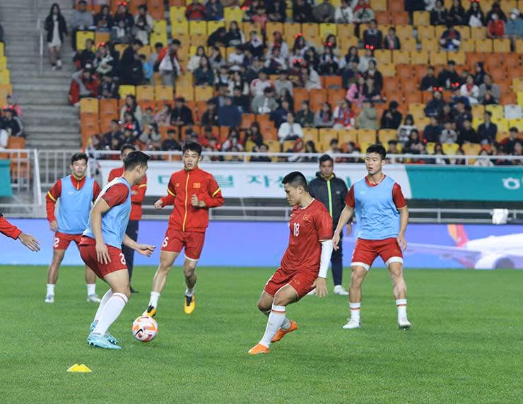 Thua tan nat truoc Han Quoc, tuyen Viet Nam hoan toan lep ve-Hinh-9