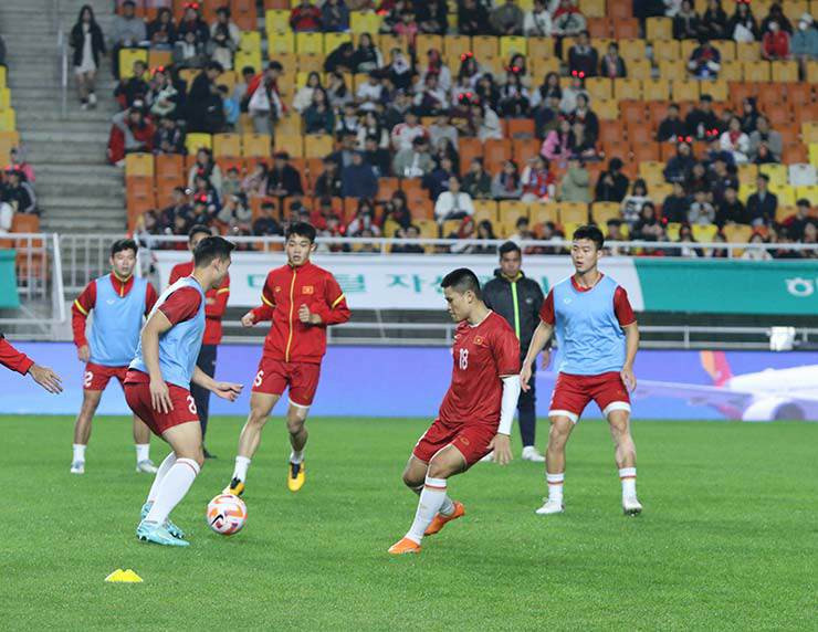 Thua tan nat truoc Han Quoc, tuyen Viet Nam hoan toan lep ve-Hinh-9