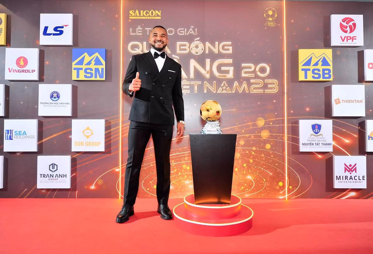 Như vậy, 80% bàn thắng của đội tuyển Việt Nam trong 3 trận đấu gần nhất có dấu ấn rõ ràng của Xuân Son. Tiền đạo này cũng giành danh hiệu cầu thủ xuất sắc nhất trận đấu 2 lần.