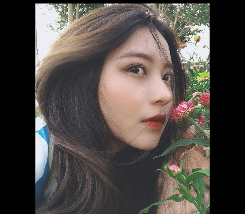 Nhờ chăm chút vẻ ngoài cũng như chăm chỉ làm đẹp mà Phương Vy sở hữu làn da căng mịn như da em bé, đã vậy còn trắng hồng ngọt ngào mọi lúc.