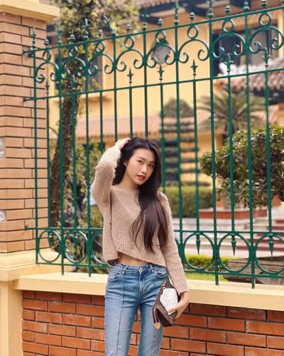 Đoàn Văn Hậu cũng từng khiến cộng đồng mạng dậy sóng khi xuất hiện để cổ vũ Doãn Hải My trong cuộc thi hoa hậu Việt Nam.