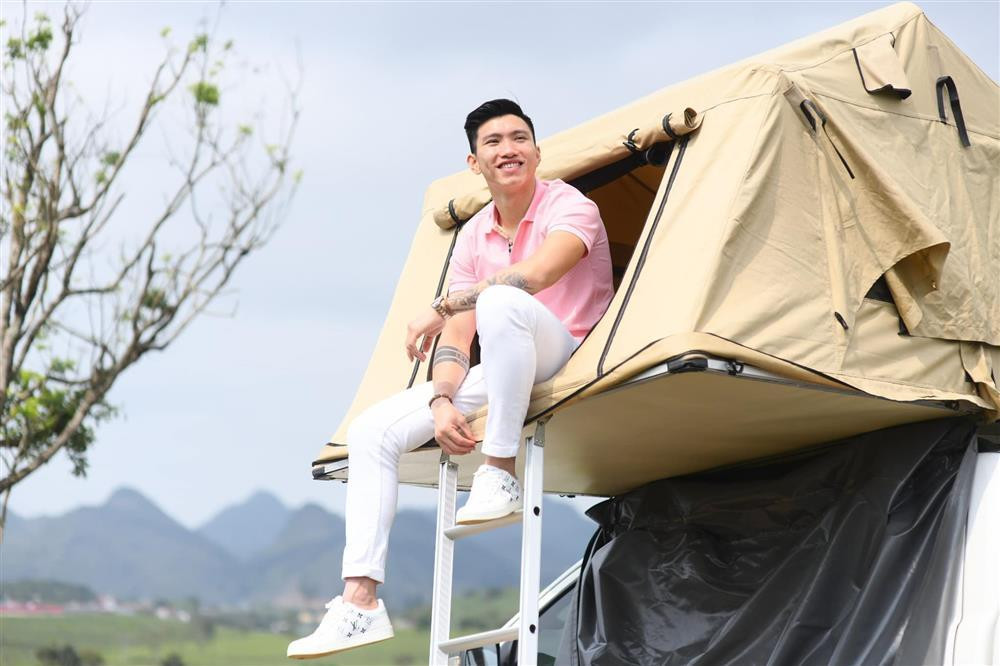 Chiếc quần được Đoàn Văn Hậu mặc đi mặc lại nhiều lần, chứ không chỉ riêng hẹn hò bạn gái.