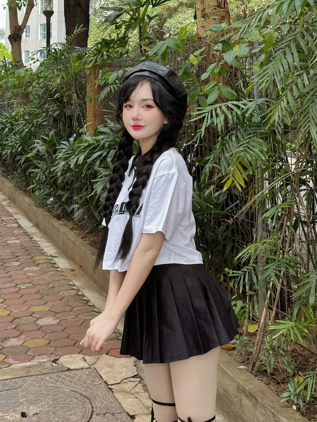 Tuy được nhiều người quan tâm, chú ý thế nhưng Thiên Thy là một trong ít cô nàng streamer rất vô tư với việc không sử dụng app chỉnh sửa, thậm chí để mặt mộc lên sóng.