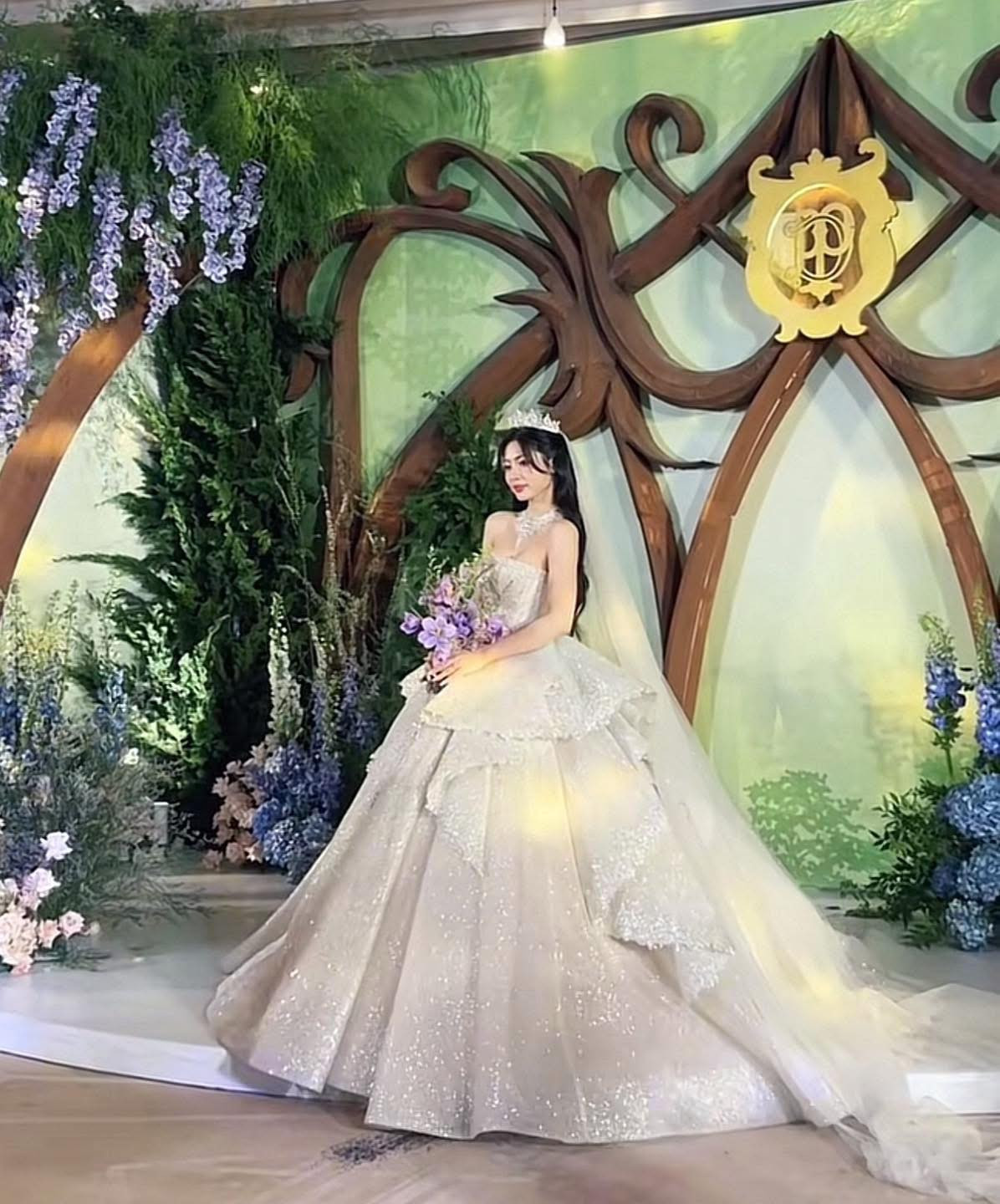 Trước đó, Nam Phương và chồng đã tổ chức lễ đính hôn tại tư gia nhà gái ở quận 3, TPHCM.