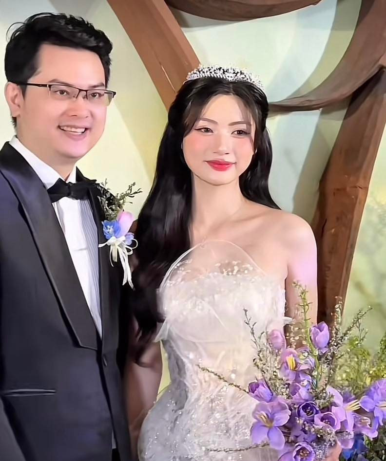 Những video ghi lại khoảnh khắc xung quanh đám cưới của Nam Phương và chồng được cả hai chia sẻ, nhanh chóng "gây sốt", thu hút hàng triệu lượt xem trên các nền tảng mạng xã hội chỉ trong thời gian ngắn.