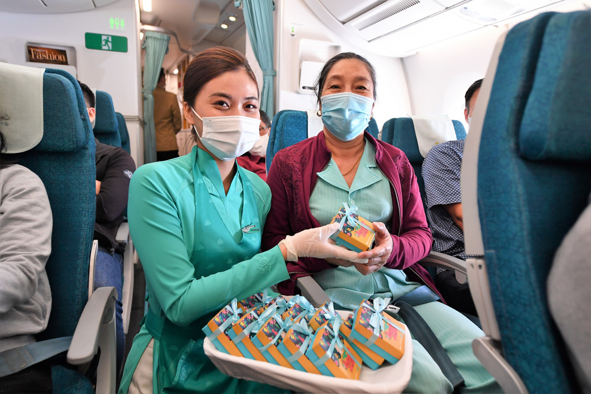 Gần 1.000 hộp quà ý nghĩa đã được hãng hàng không chuẩn bị để tặng tới những vị khách hàng nữ của mình trong dịp 8/3 năm nay.