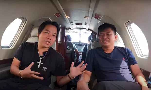 Gần đây, còn có sự xuất hiện của cô Nguyễn Thị Dung - mẹ ruột Vương Phạm tại nhà hàng Khoa Pug. Mẹ ruột Vương Phạm chia sẻ: “Mình đến để hỗ trợ hai đứa con trai. Làm trợ lý cho nó”.