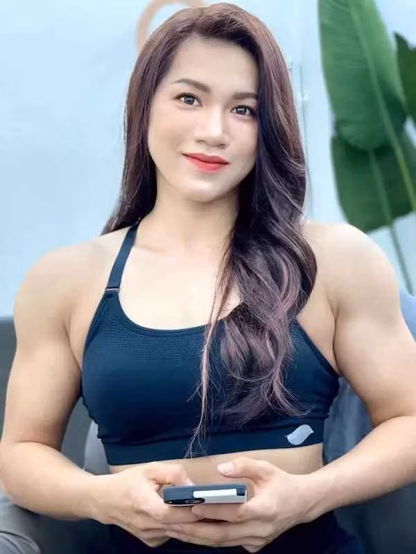 Là một gymer ở Đồng Nai, Ny Ny Trần đã nhanh chóng nổi tiếng và được công chúng ưu ái gọi với cái tên “Búp bê cơ bắp Việt Nam”.