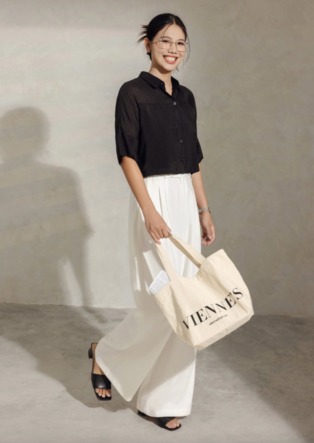 Nhan sắc thay đổi khác lạ khiến cho Ánh Viên bị đồn phẫu thuật thẩm mĩ. Song, cô từng tiết lộ nhan sắc thăng hạng nhờ niềng răng và dán sứ.