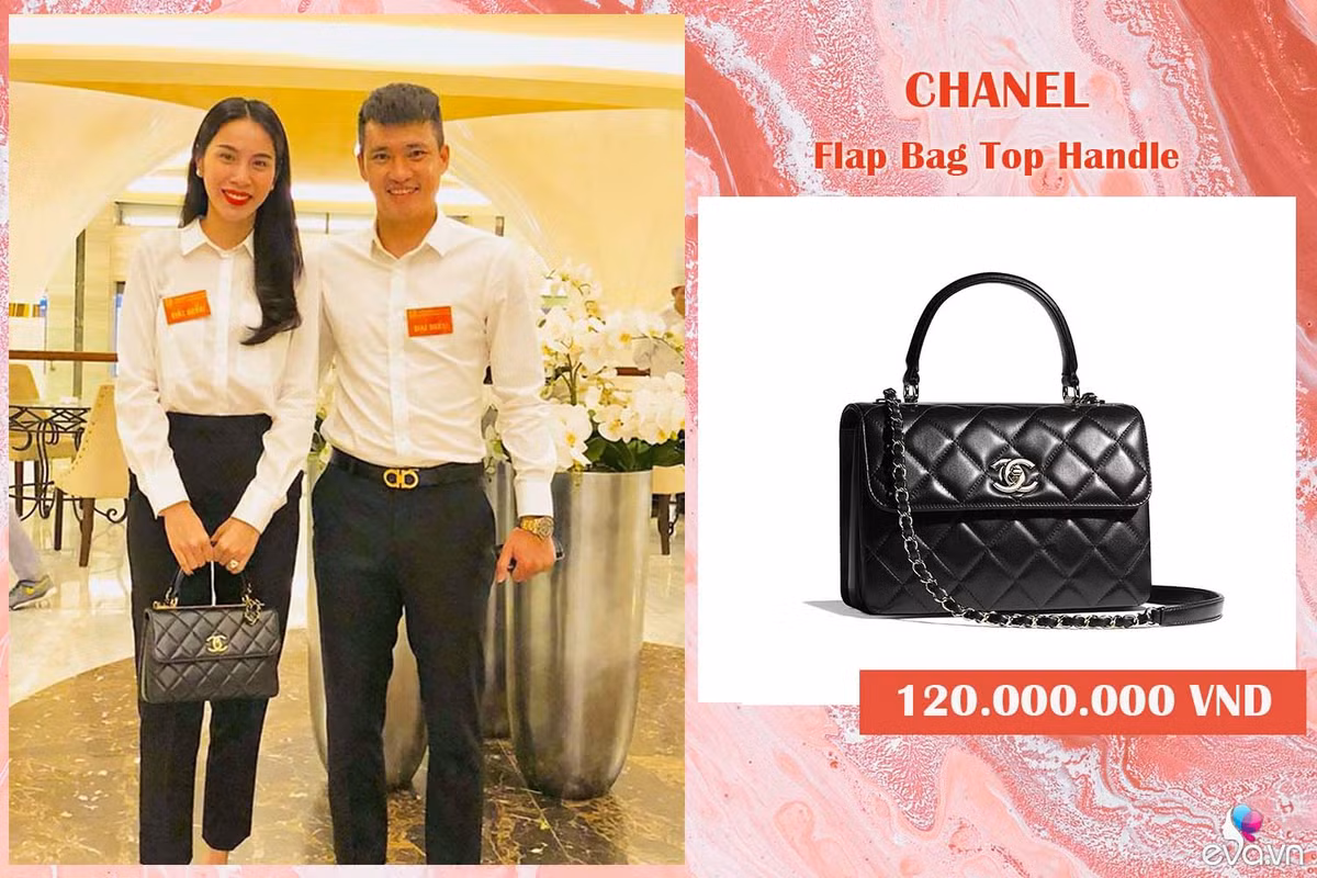 Một lần khác, khi diện sơmi kín như bưng và quần ống côn như nữ sinh, ít ai ngờ rằng trên tay Thủy Tiên lại xách theo chiếc túi hàng hiệu Chanel 120 triệu đồng.