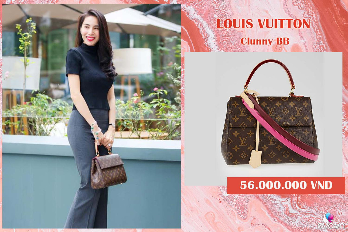 Từ Hermes, Chanel, Dior... bất kì thương hiệu thời trang cao cấp nào cũng được bà xã Công Vinh tậu về và tới giờ số hàng hiệu này lên tới hơn vài tỷ đồng. Cách đây chưa lâu, khi về miền Tây để mang nước sạch đến cho bà con miền quê, Thủy Tiên ghi điểm với cây đồ đen đơn giản, thanh lịch nhưng vẫn tôn dáng. Để tạo điểm nhấn cho phong cách, nữ ca sĩ chọn phối cùng mẫu túi Hermes có giá thành rơi vào khoảng hơn 200 triệu đồng.